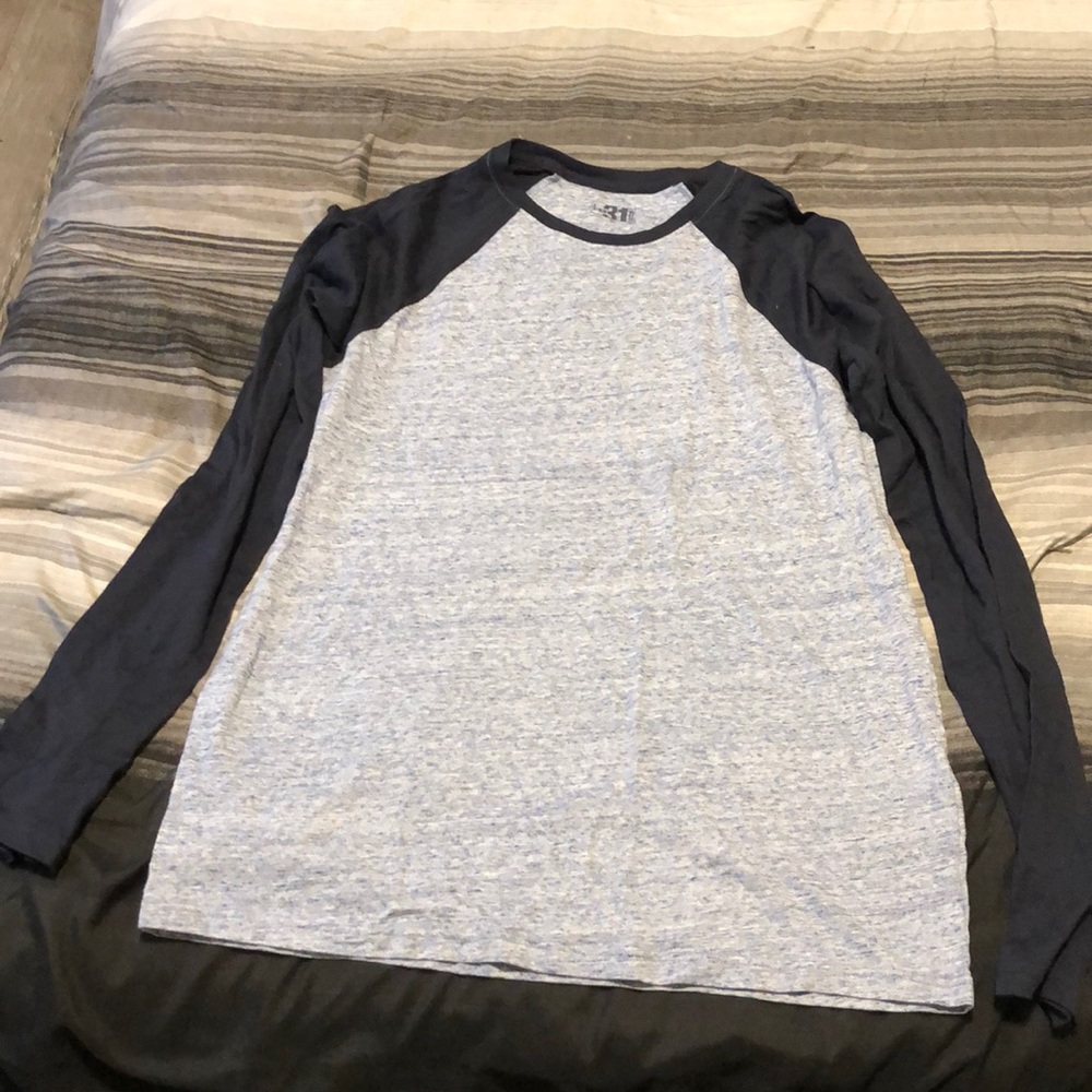 Long sleeve t- size small